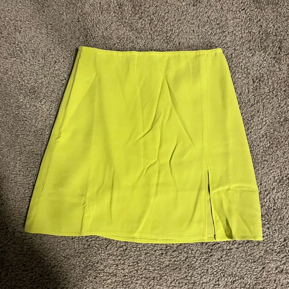 Aritzia Tatiana skirt size 0 lime greenn - Picture 2 of 4